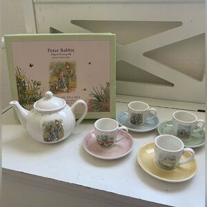 Pottery Barn Kids Peter Rabbit Porcelain Tea Set - Tea Pot 4 Cups 4 Saucers